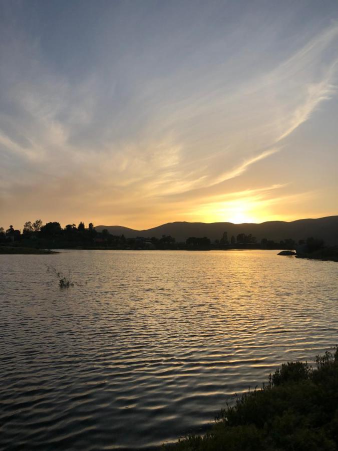 ואלה דה גוואדלופה Lago Valle Wine Glamping מראה חיצוני תמונה